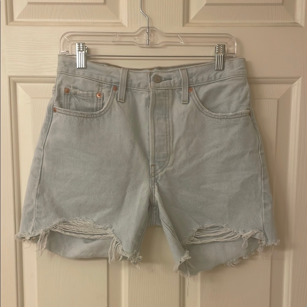 Women’s Levi 501 Mid Thigh Light Blue Shorts Sz 28